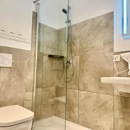 80 M2 Grosszuegiges Mit Patio * Wiener Neudorf